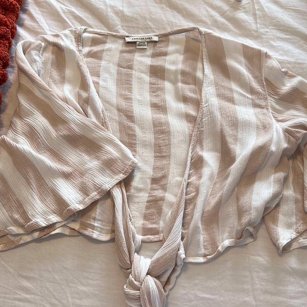American Eagle front tie crop top